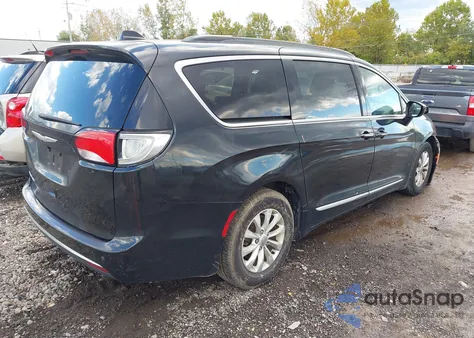 2017 Chrysler Pacifica Touring-L z USA, uszkodzony, nr VIN 2C4RC1BG1HR730306